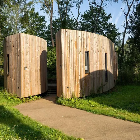 Romantic Forest Hideaway 펜션 *