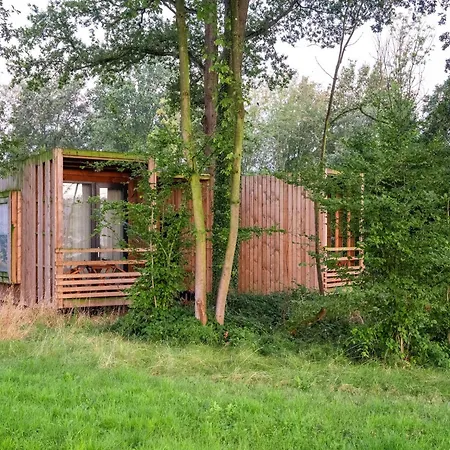 Romantic Forest Hideaway *